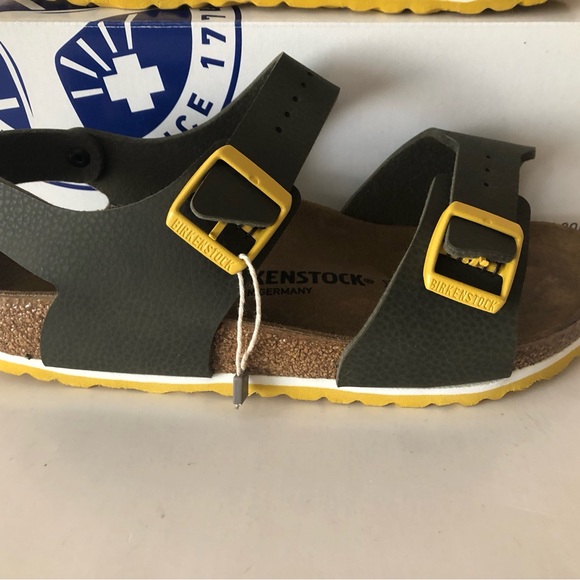 Birkenstock adjustable khaki yellow bottom sandal. Size: 39, 38, 8, 8.5,  7, 7.5 - Picture 6 of 12